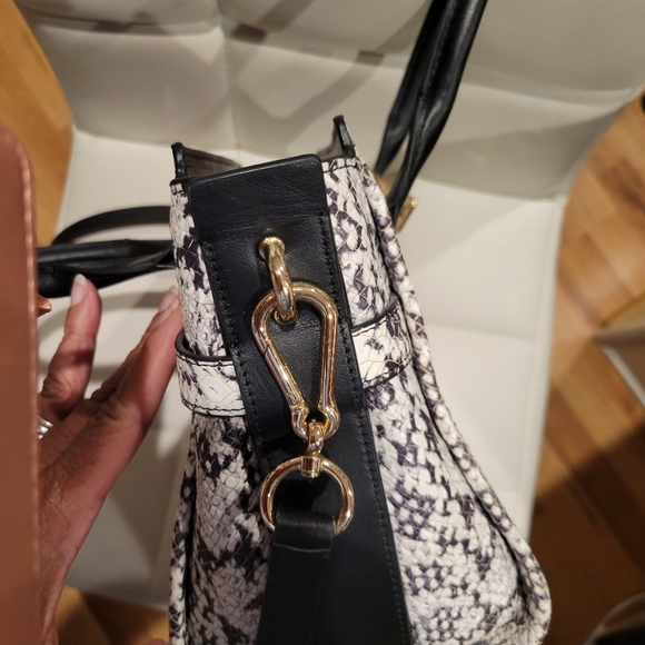 EUC Coach Exotic Swagger Satchel - Picture 9 of 15